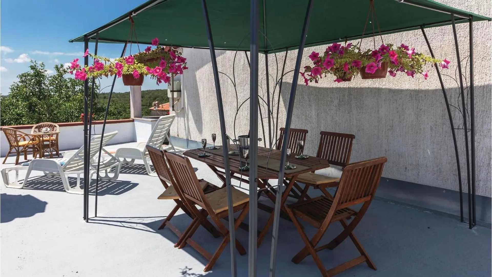 Beautiful Apartment In Peruski With Kitchen