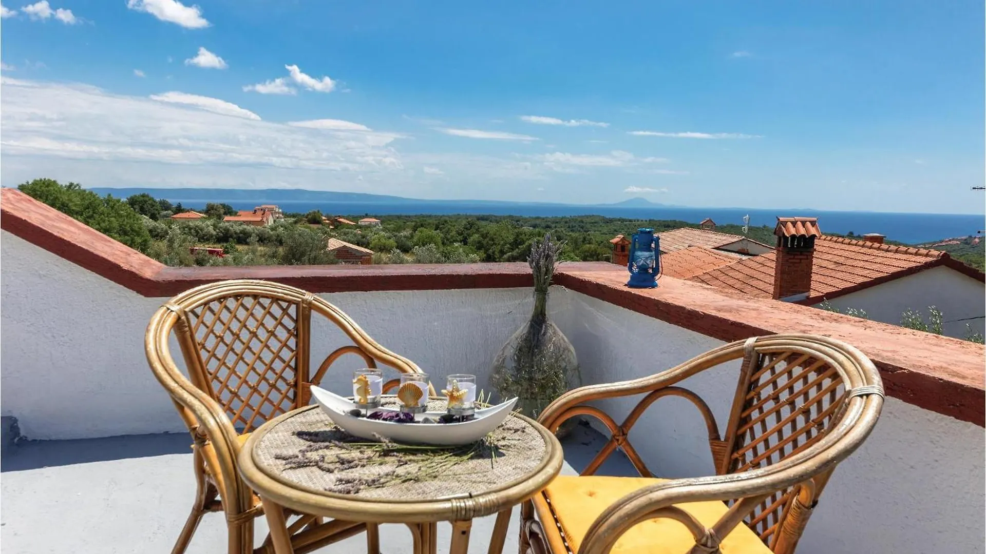 Beautiful Apartment In Peruski With Kitchen