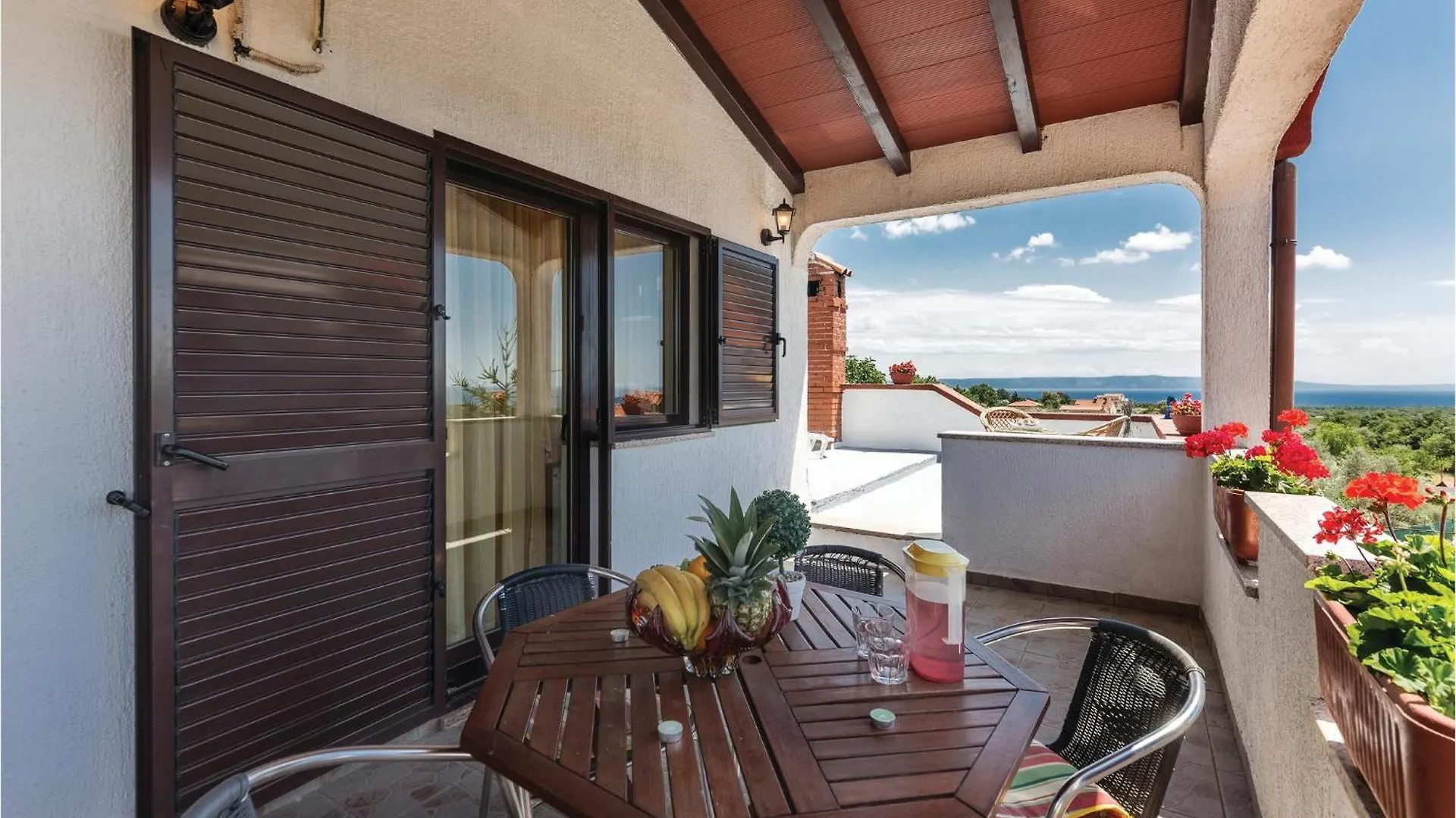 Beautiful Apartment In Peruski With Kitchen
