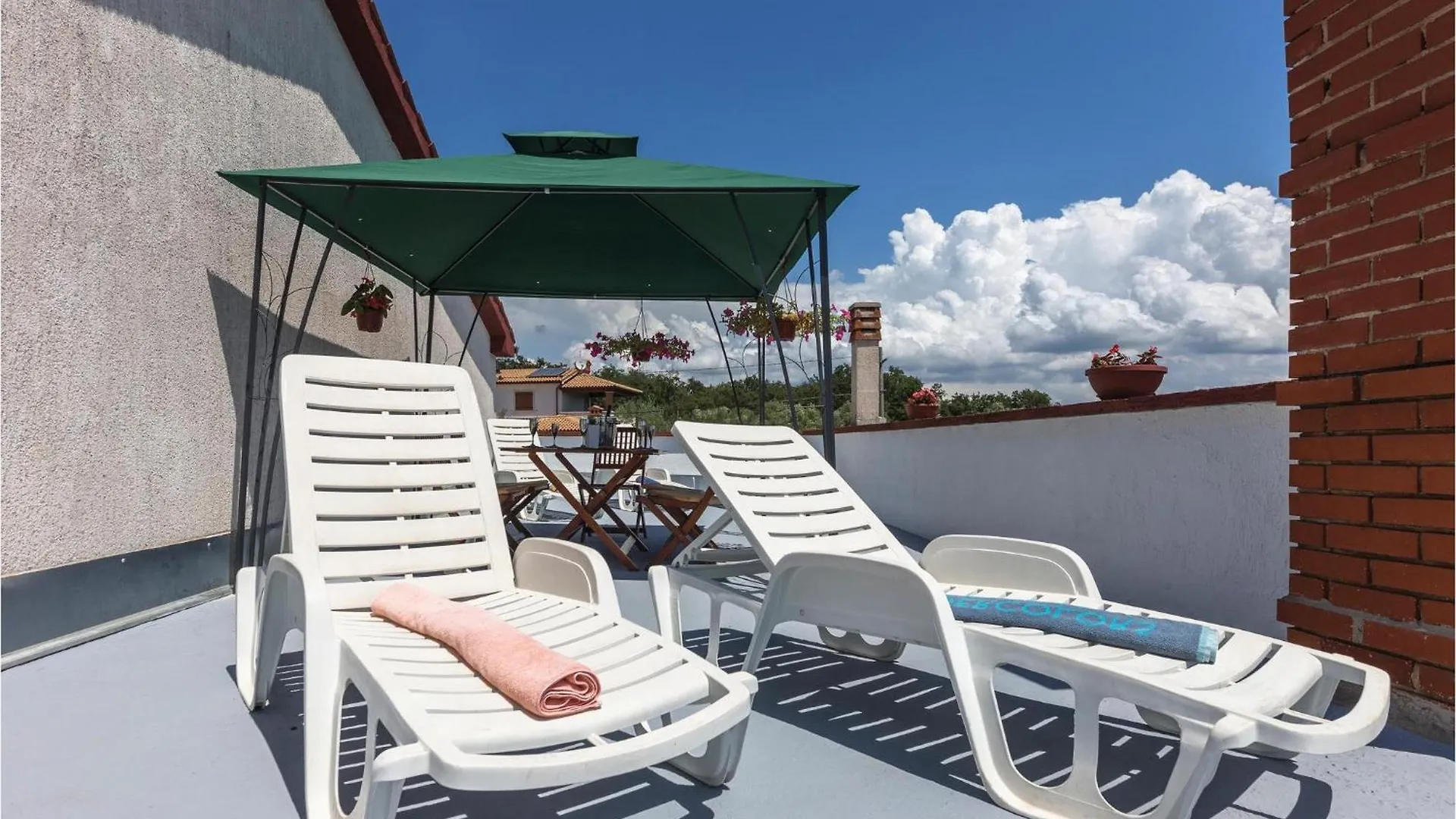 Beautiful Apartment In Peruski With Kitchen