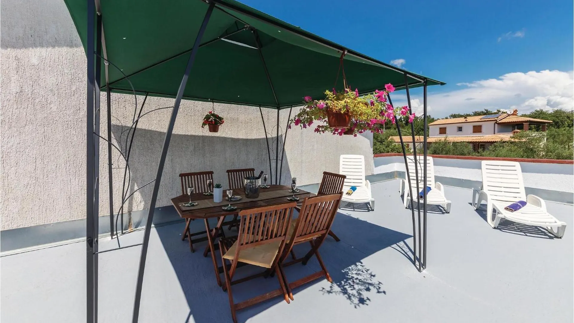 Beautiful Apartment In Peruski With Kitchen 크로아티아
